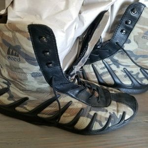 ECCO Camouflaged Funky boxing style shoe boot